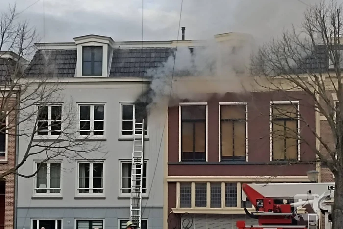 Brand in woning leidt tot grootschalige hulpverlening