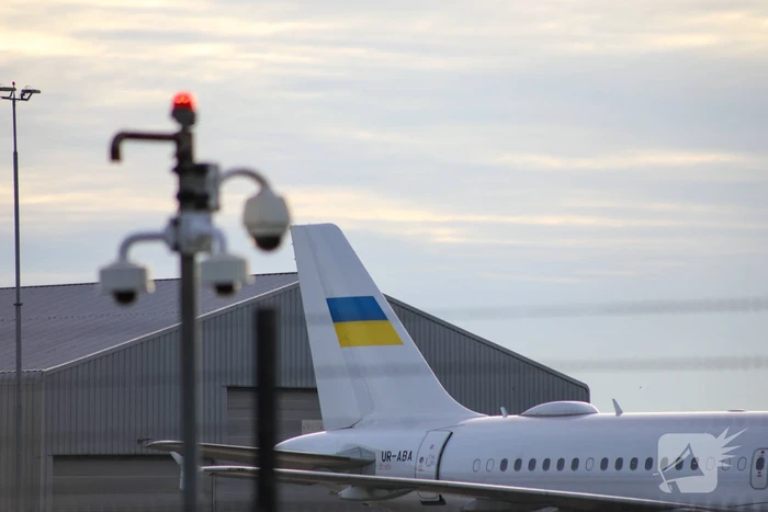 Oekraïense president arriveert op beveiligde luchthaven