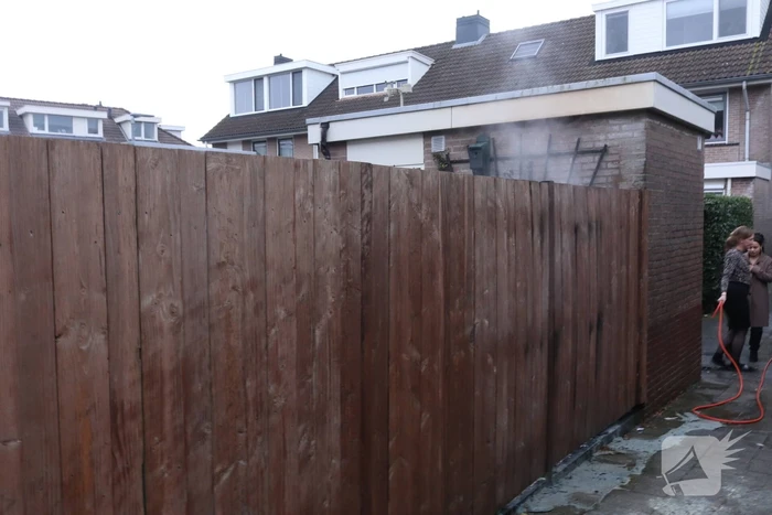 Buurtwerkers blussen brand totdat hulp arriveert