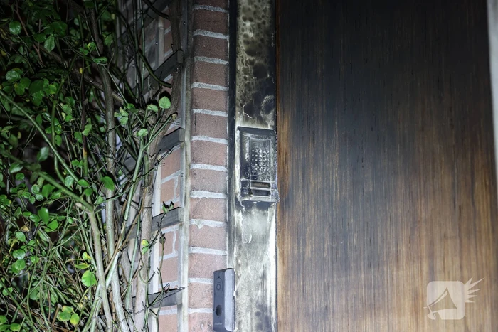 Explosie veroorzaakt schade aan deur