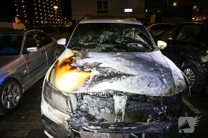 Auto's zwaar beschadigd door brand