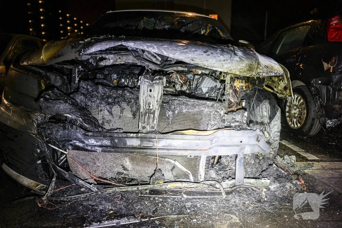 Auto's zwaar beschadigd door brand