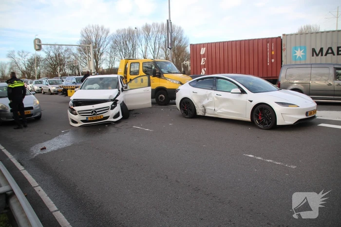 Botsing leidt tot aanzienlijke schade