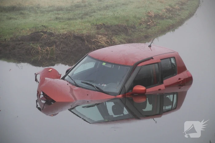 Auto te water na ongeval