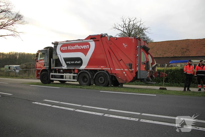 Aanrijding met letsel na botsing tussen auto en vrachtwagen