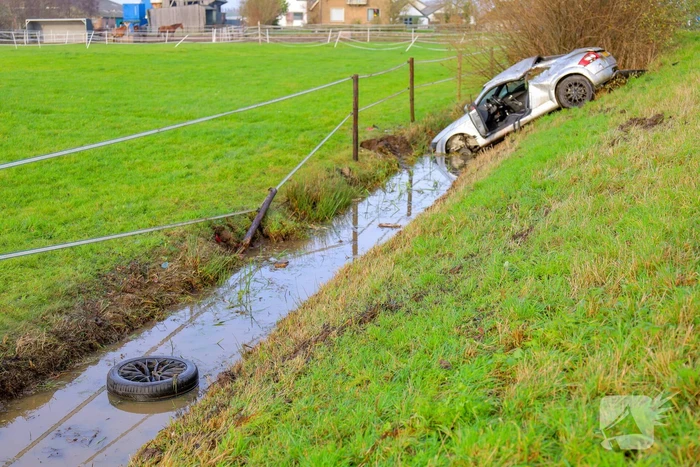 Auto te water in ongeval
