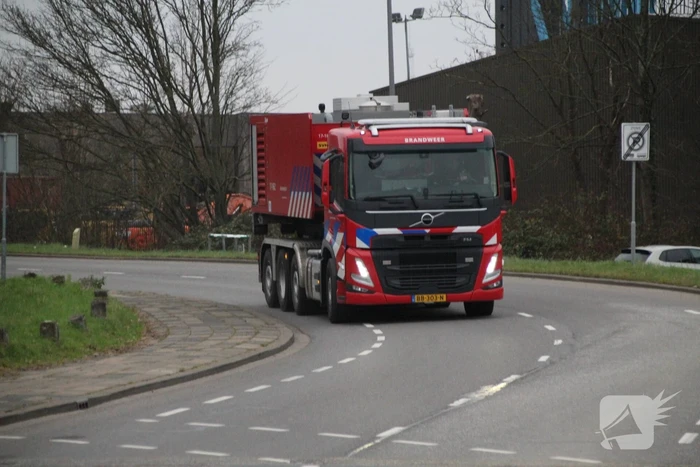 Brand in industriepand leidt tot zwarte rook