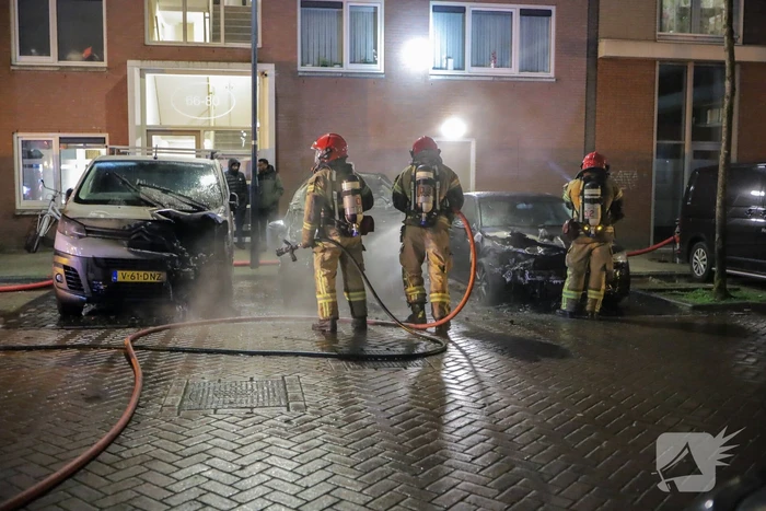 Drie auto's verwoest door brand
