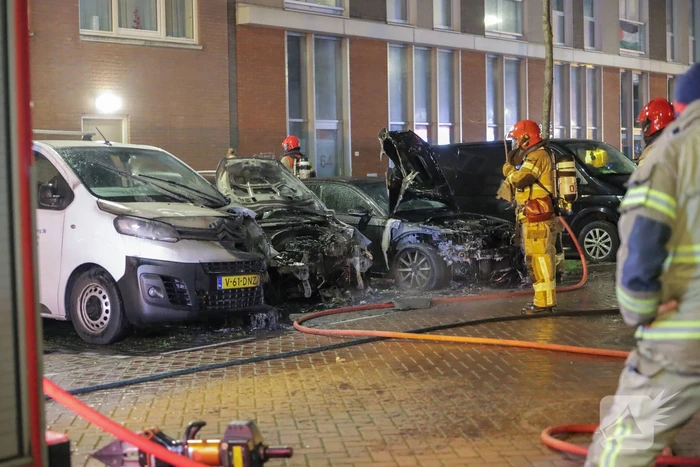 Drie auto's verwoest door brand