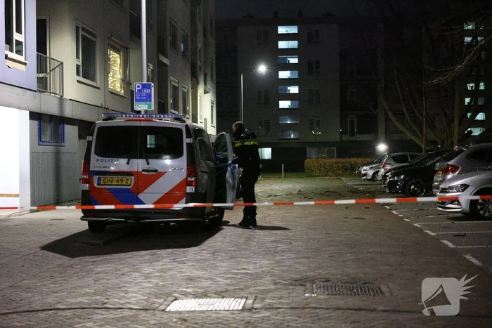 Explosie veroorzaakt brand in portiekwoning
