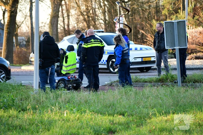 Aanrijding tussen auto en scootmobiel