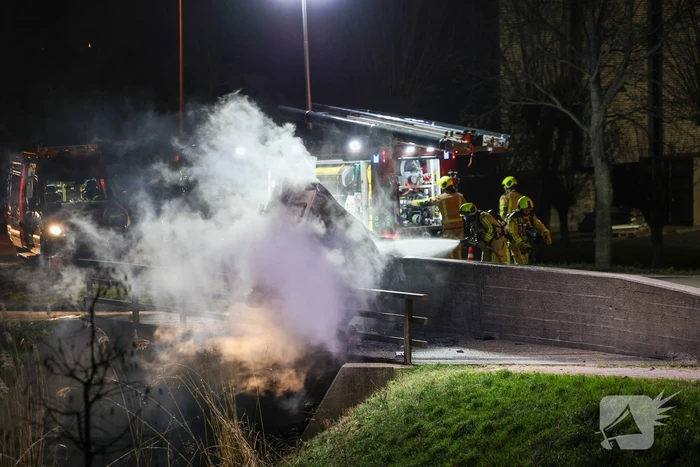 Dodelijk ongeval met auto leidt tot brand