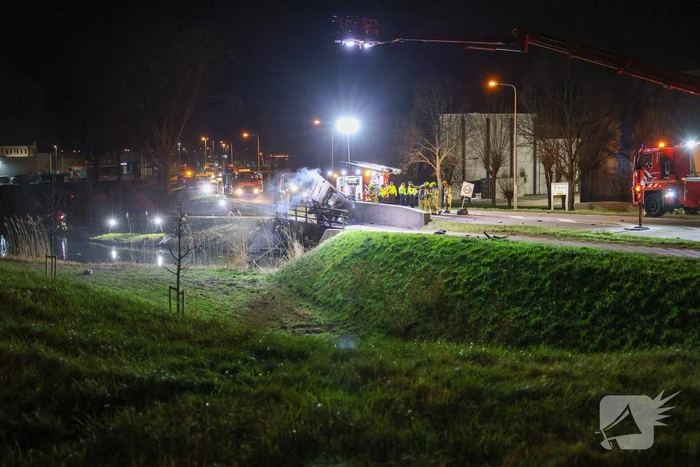Dodelijk ongeval met auto leidt tot brand