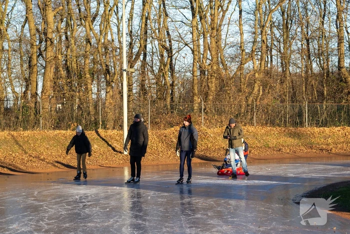Eerste kerstdag brengt schaatsplezier op natuurijs