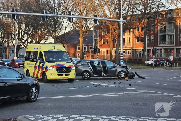 Aanrijding op drukke kruising