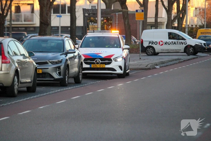 Vuurwerk ontploft in portiek, brandweer en politie doen onderzoek