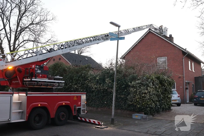 Brand in schoorsteen snel onder controle