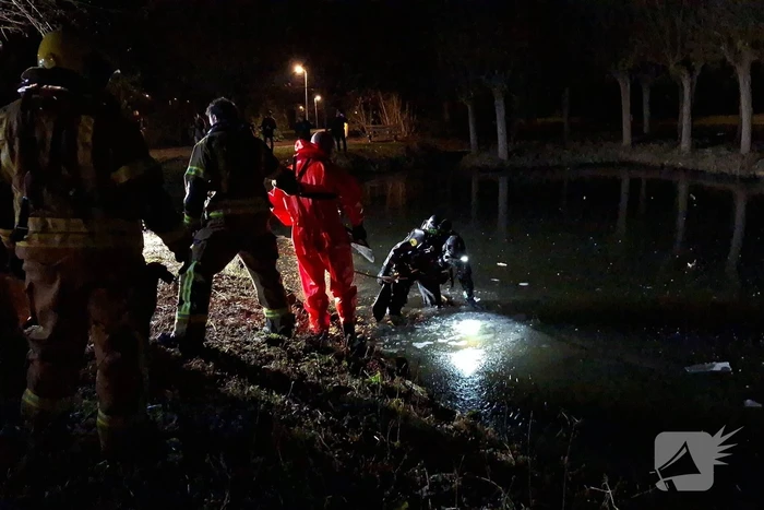 Grote zoekactie in water na aantreffen fiets en wak