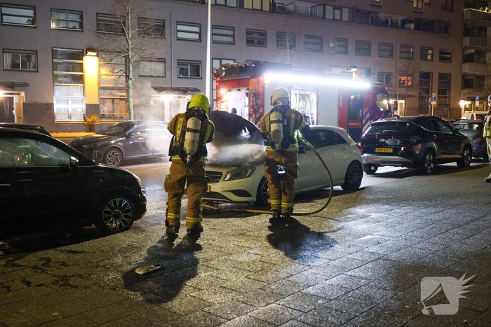 Autobrand onder controle na snelle inzet