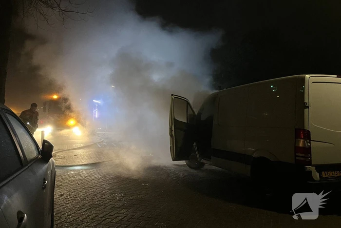 Bestelbus in brand, geen gewonden