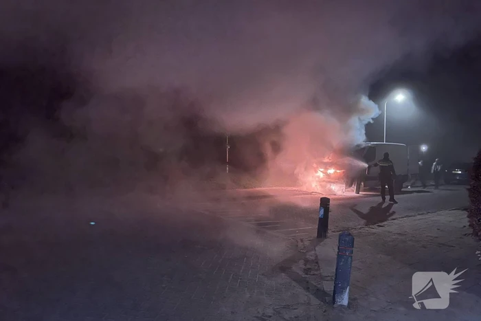 Bestelbus in brand, geen gewonden