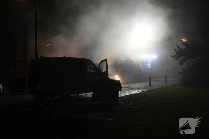 Bestelbus in brand, geen gewonden