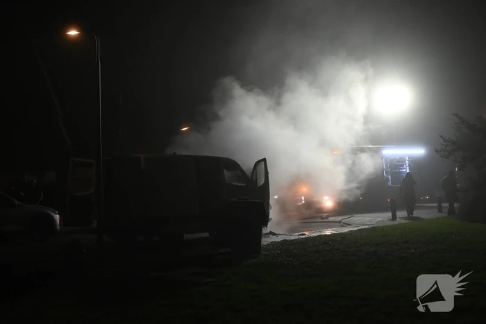 Bestelbus in brand, geen gewonden