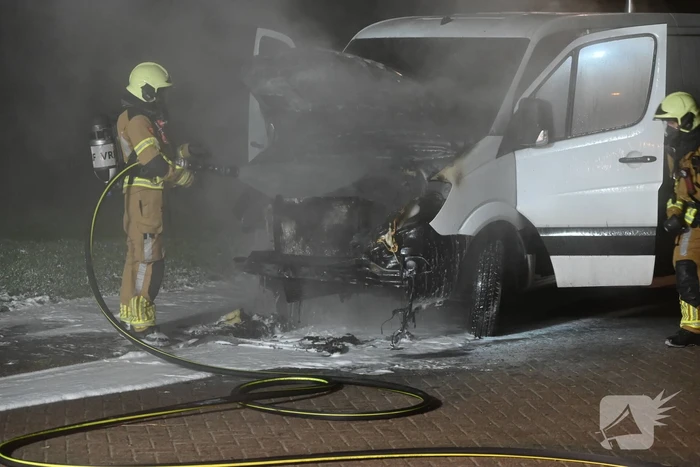 Bestelbus in brand, geen gewonden