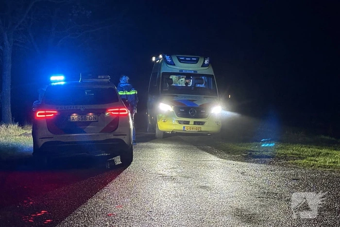 Twee personen te water in vroege ochtend