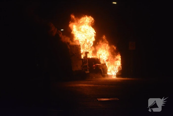 Auto in brand door jaarwisselingstraditie
