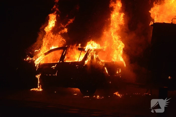 Auto in brand door jaarwisselingstraditie