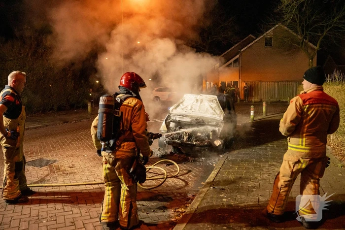 Auto afgebrand na brandstichting