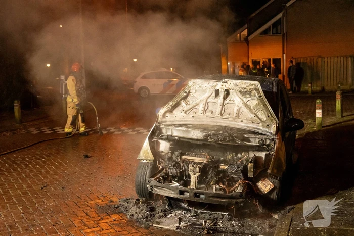 Auto afgebrand na brandstichting