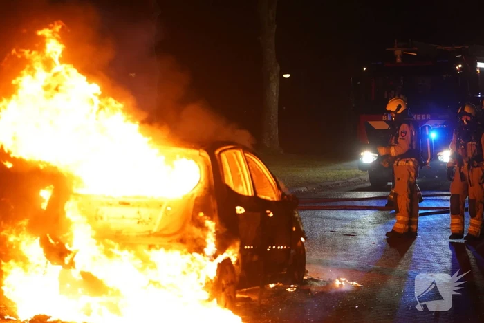 Auto in brand gestoken tijdens oudejaarsritueel