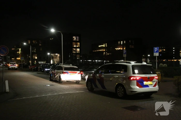 Tien aanhoudingen na gooien met vuurwerk naar hulpverleners