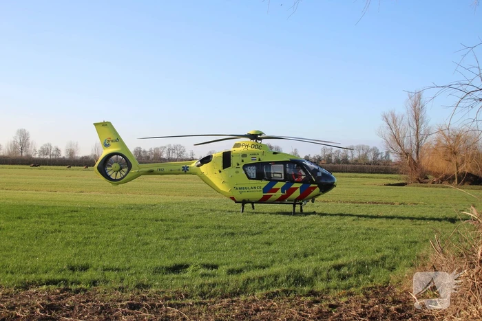 Zware aanrijding tussen auto en fietser leidt tot gewonde