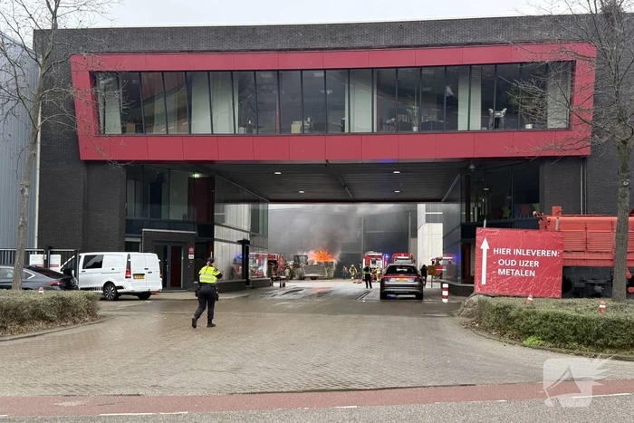 Containerbrand slaat over naar loods van recyclingbedrijf