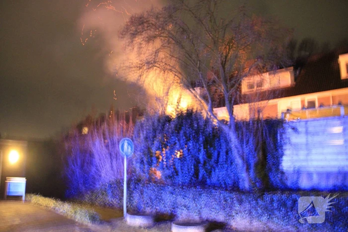 Buitenbrand beschadigt schuurtje en tuin