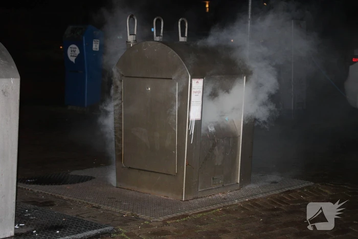 Ondergrondse papiercontainer vat vlam