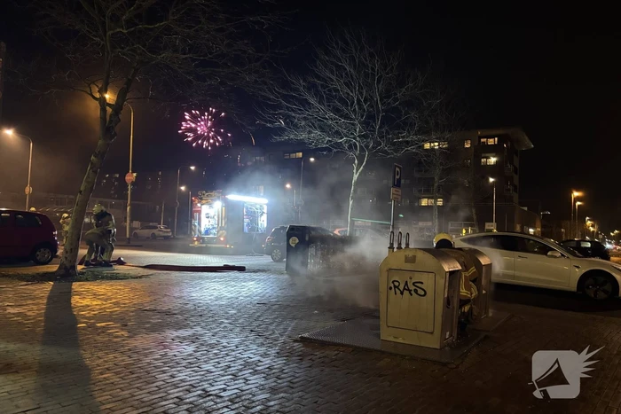 Ondergrondse papiercontainer vat vlam