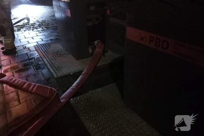 Brand in ondergrondse container snel geblust door brandweer