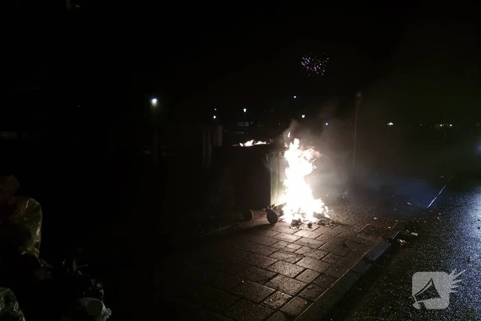 Containerbrand door grote hoeveelheid water geblust