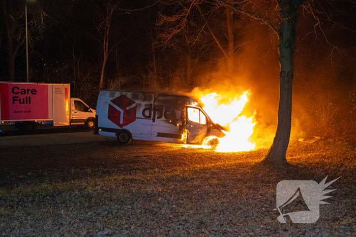 Bestelbus DPD door brand verwoest