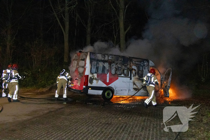Bestelbus DPD door brand verwoest