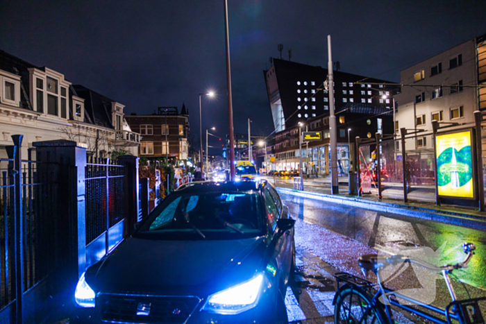 Persoon geschept bij tramhalte