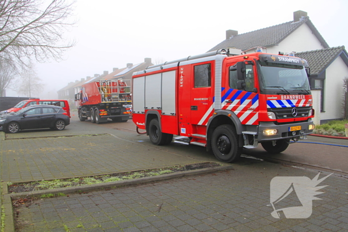 Vuilnis vat vlam in vuilniswagen