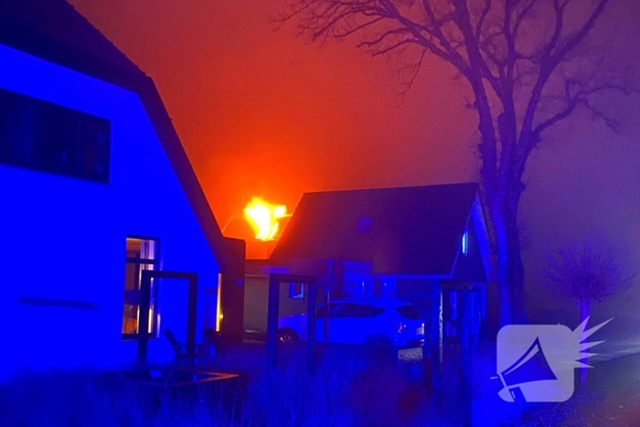 Brandweer groots ingezet voor woningbrand