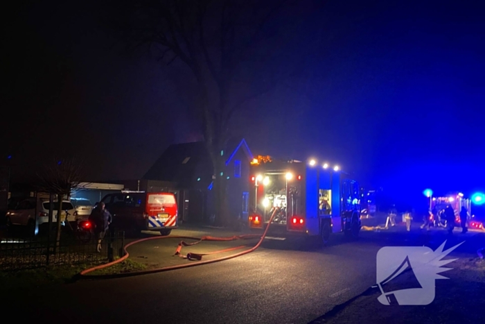 Brandweer groots ingezet voor woningbrand