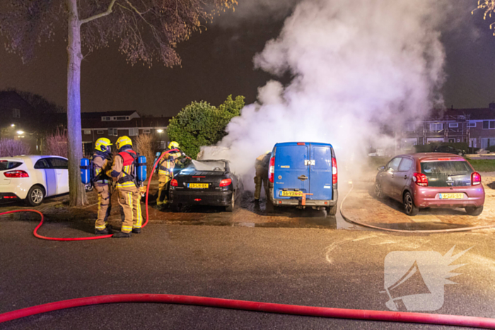 Twee voertuigen verwoest door nachtelijke autobrand