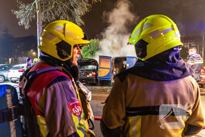 Twee voertuigen verwoest door nachtelijke autobrand